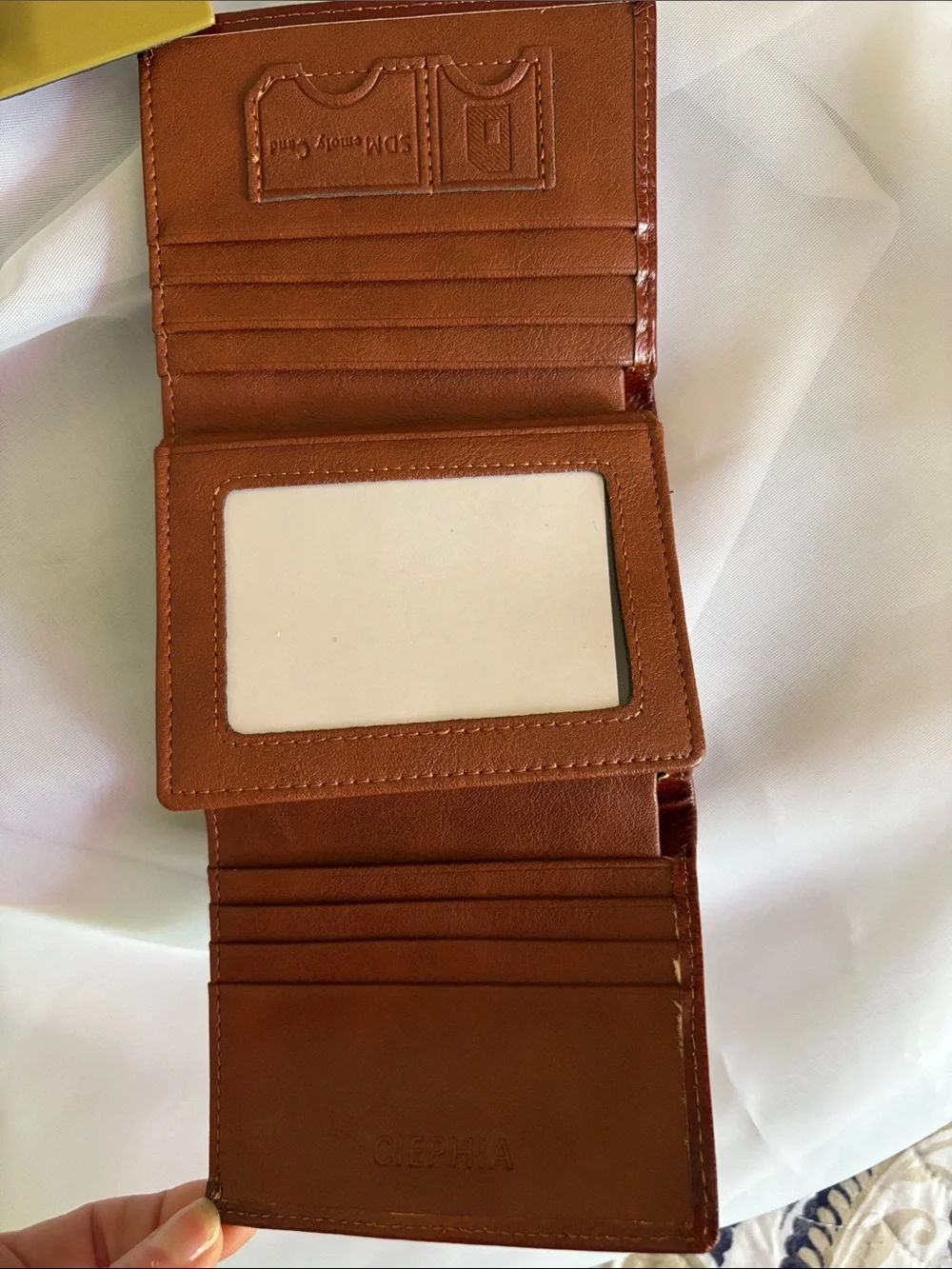 Men's Leather Trifold Wallet in Chestnut Brown